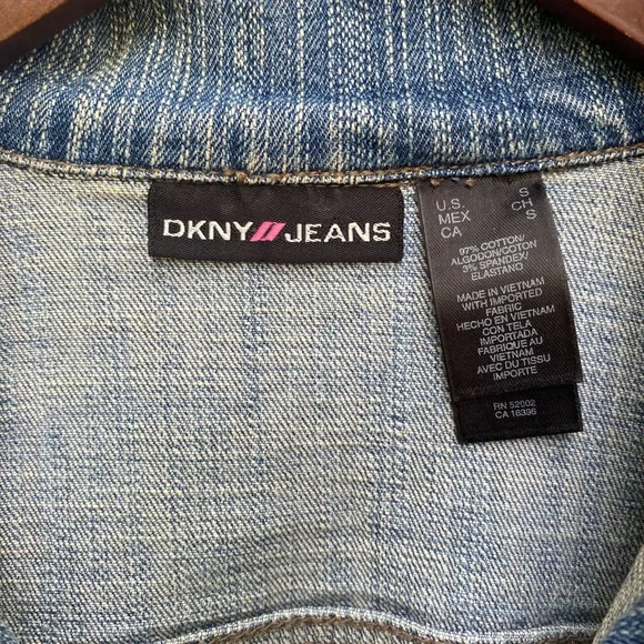DKNY Jean Jacket Vintage 2000's size Size SMALL excellent condition - Picture 2 of 9